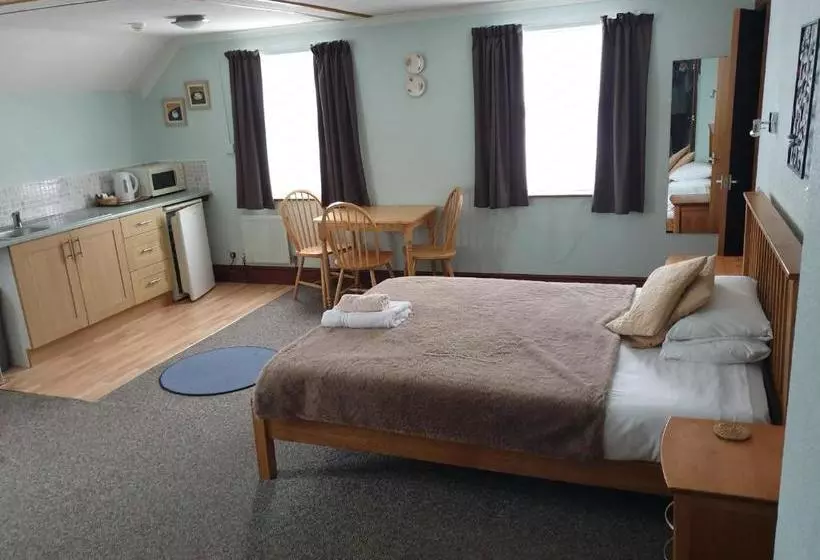 پانسیون Claremont House