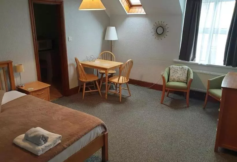 پانسیون Claremont House