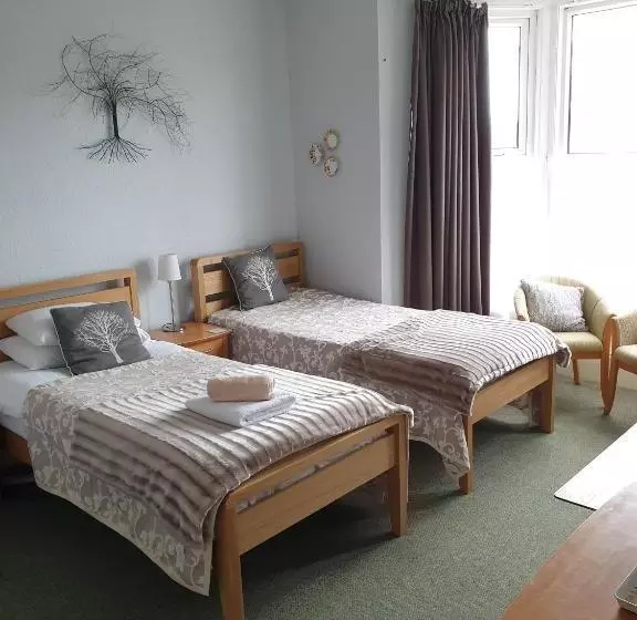 پانسیون Claremont House