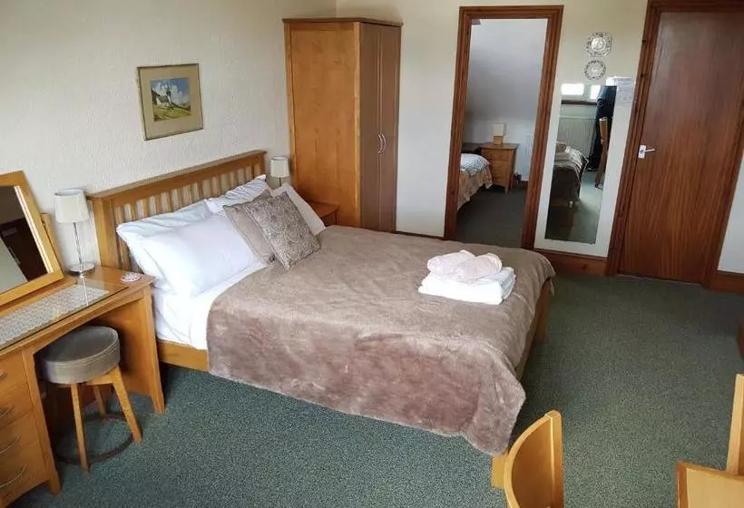 پانسیون Claremont House