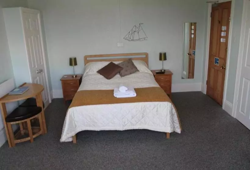 پانسیون Claremont House