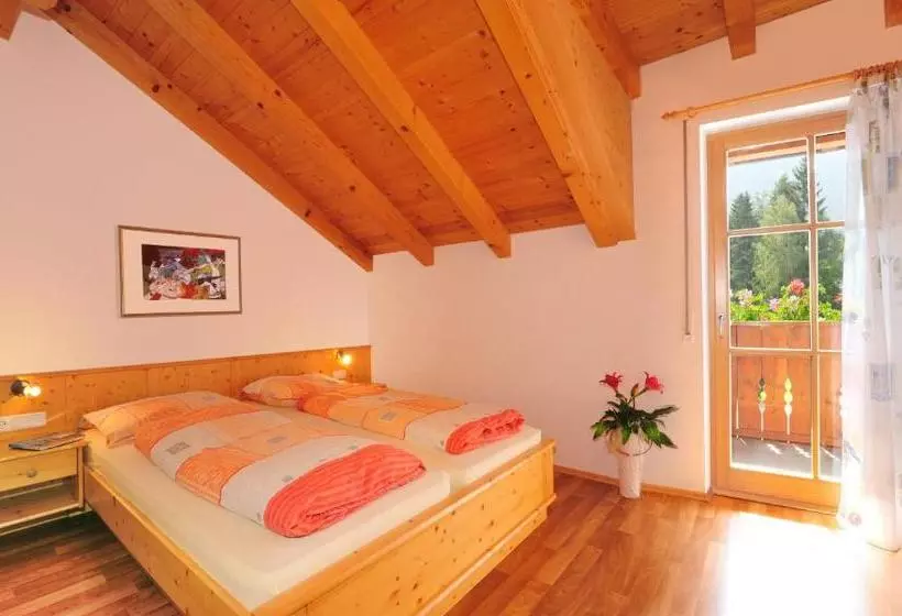 Hotelli Ferienwohnung Walderhof Natz