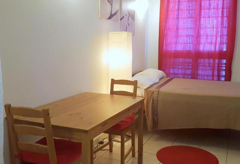 Orange Rembrandt Studio Apartments