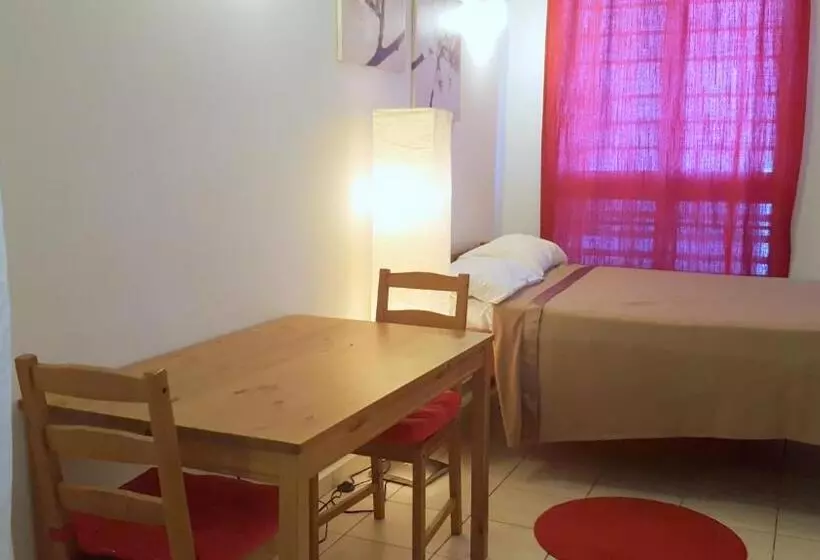 Orange Rembrandt Studio Apartments