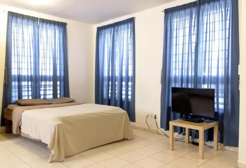 Orange Rembrandt Studio Apartments