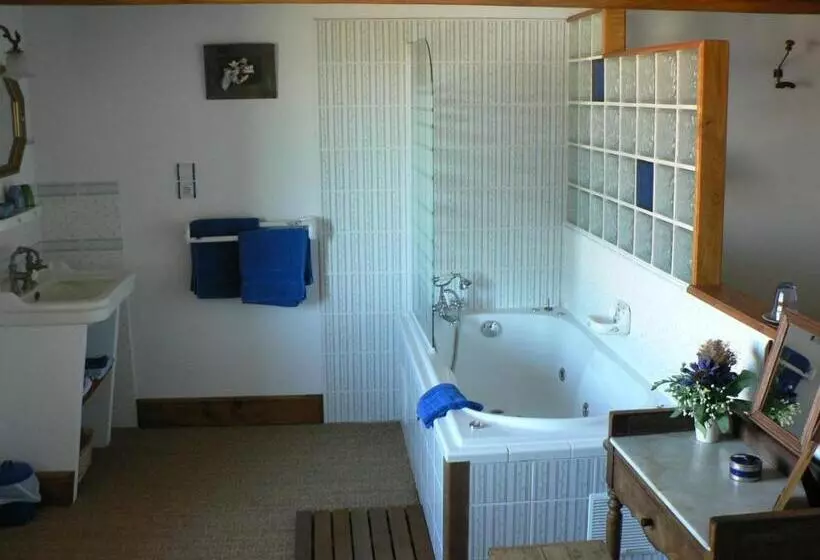 پانسیون Chambres D Hotes Domaine De Beaupre