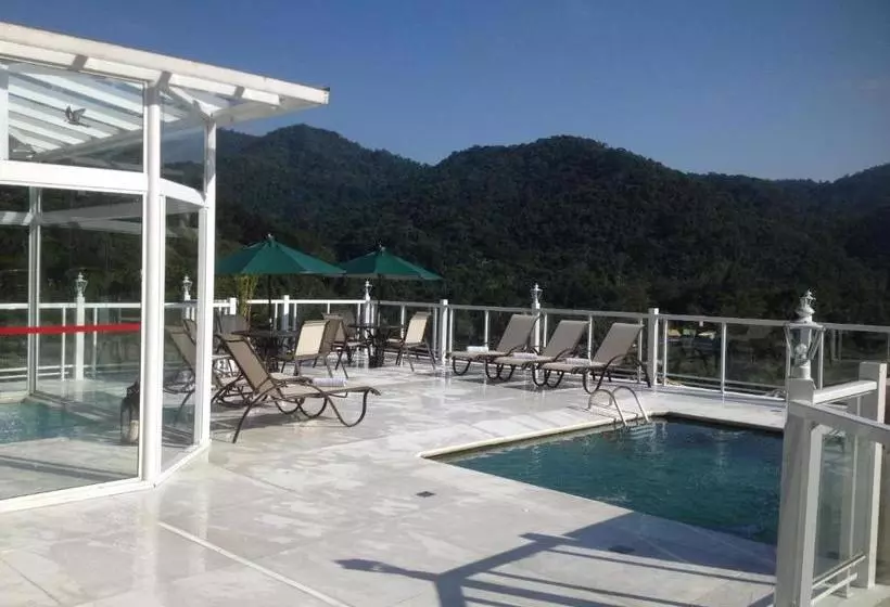 ペンション Pousada Terraço Penedo