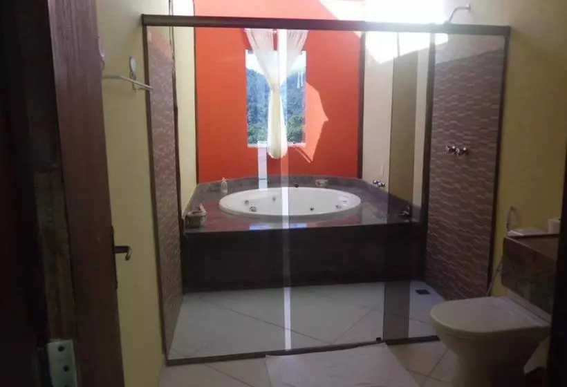 ペンション Pousada Terraço Penedo