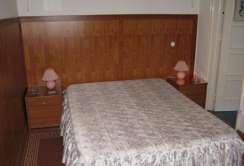 پانسیون Residencial Nosso Lar