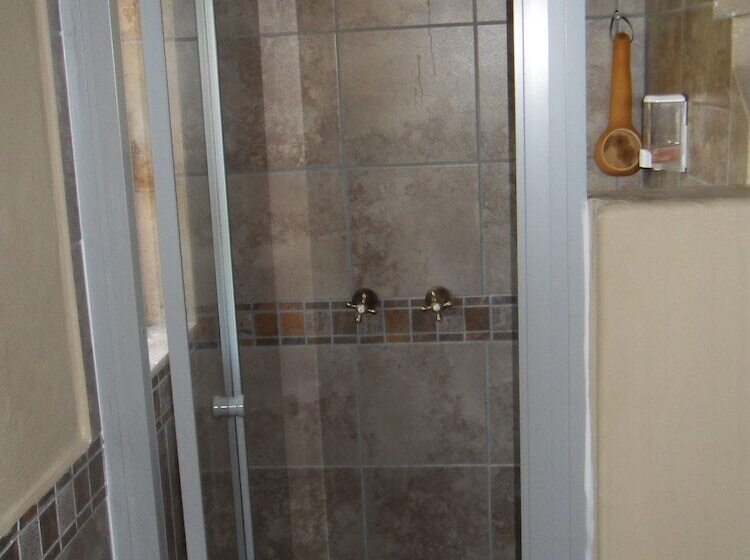 Пансион The Orchards Executive Accomodation