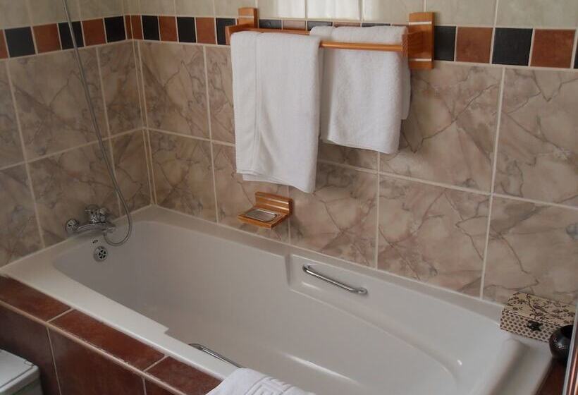 Пансион The Orchards Executive Accomodation