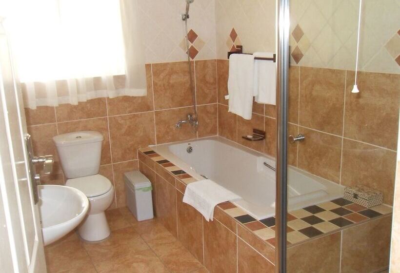 Пансион The Orchards Executive Accomodation