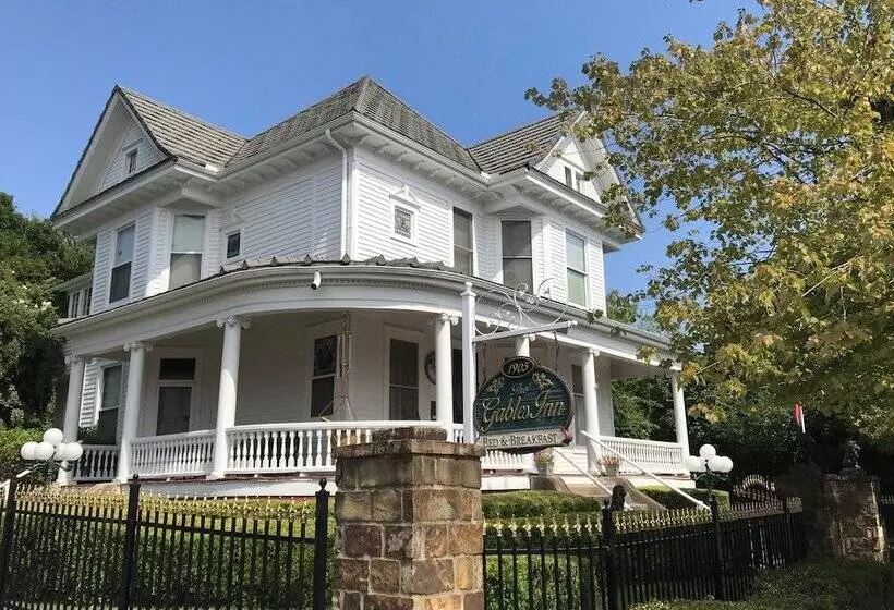 ユースホステル The Gables Inn