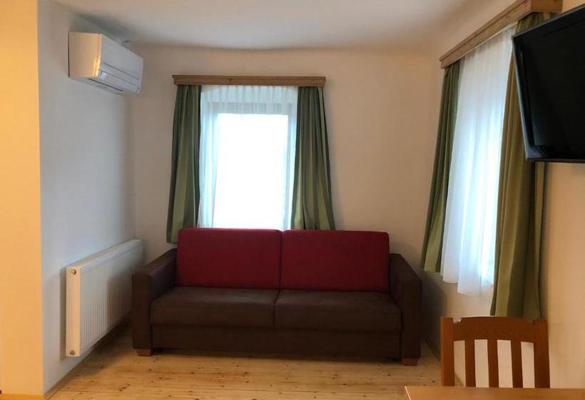 Camping & Pension Au An Der Donau