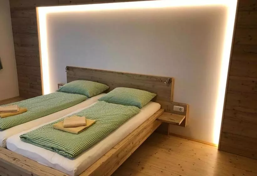 Camping & Pension Au An Der Donau