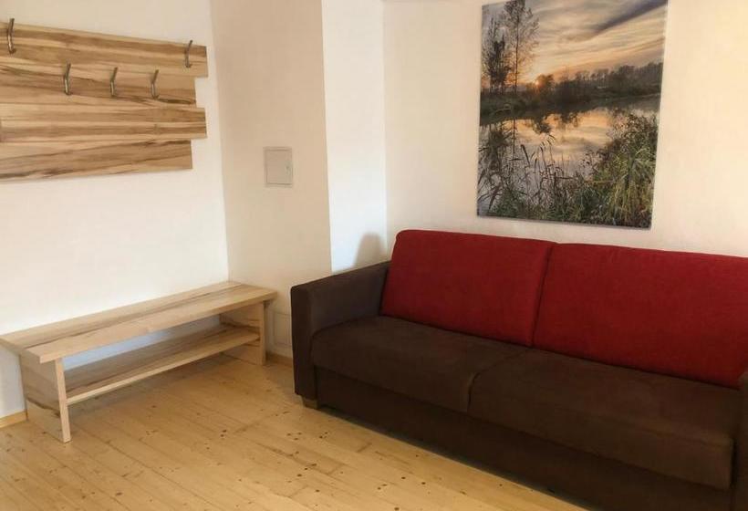 Camping & Pension Au An Der Donau