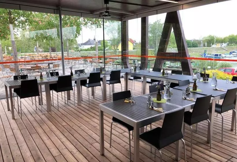 Camping & Pension Au An Der Donau