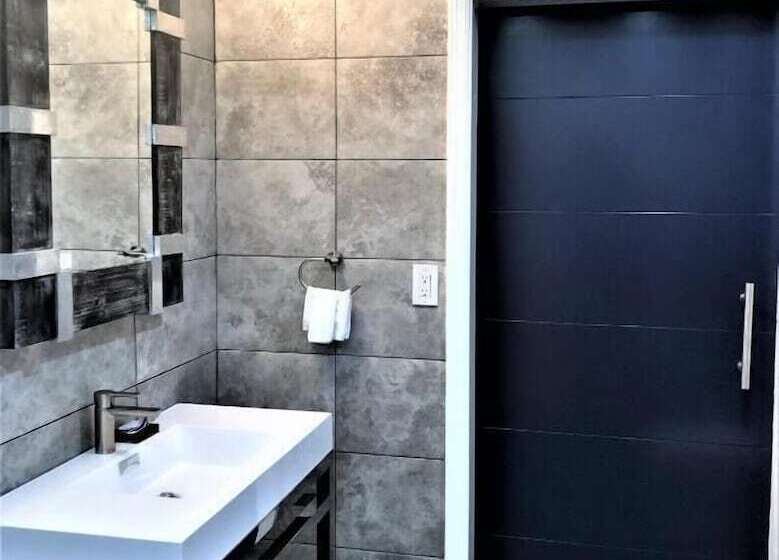 모텔 The Crystal Manatee