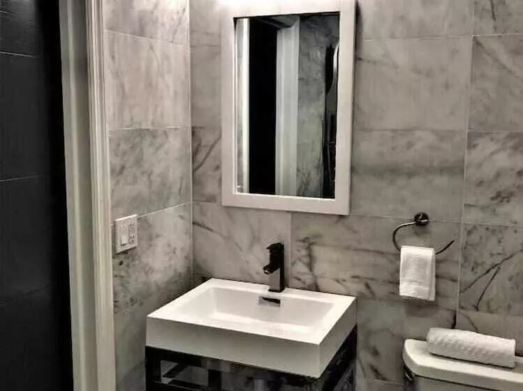 Motelli The Crystal Manatee