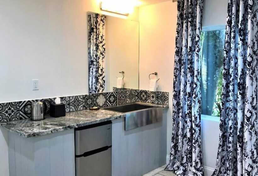 모텔 The Crystal Manatee