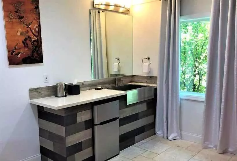 Motelli The Crystal Manatee