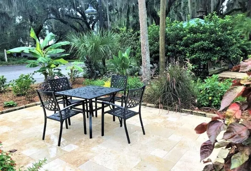 Motelli The Crystal Manatee