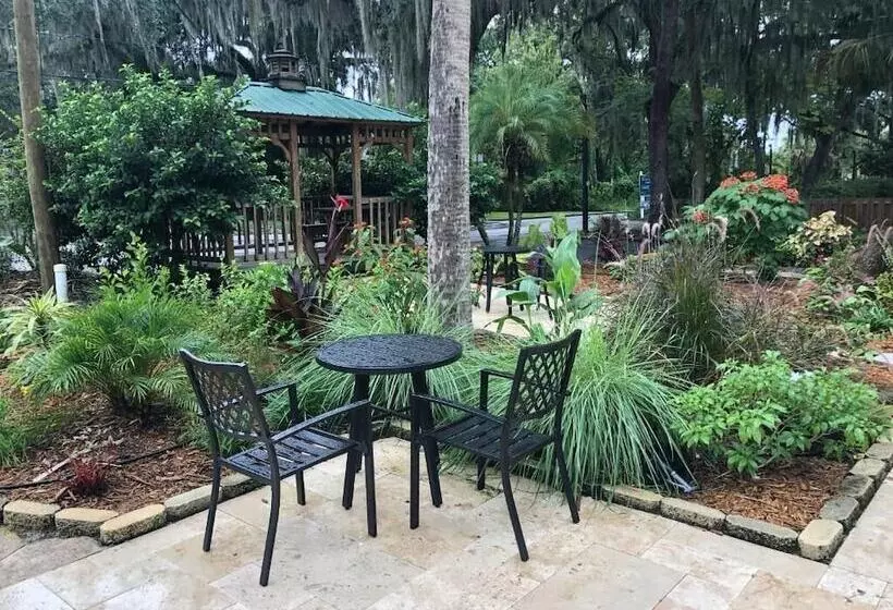 Motelli The Crystal Manatee