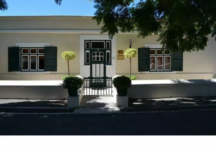 پانسیون Cypress Cottage