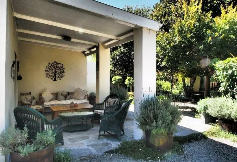 پانسیون Cypress Cottage