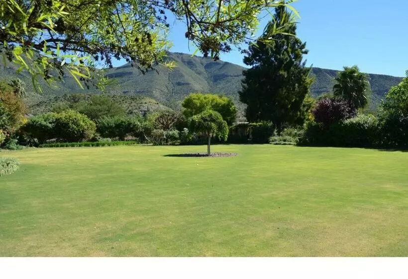 پانسیون Cypress Cottage