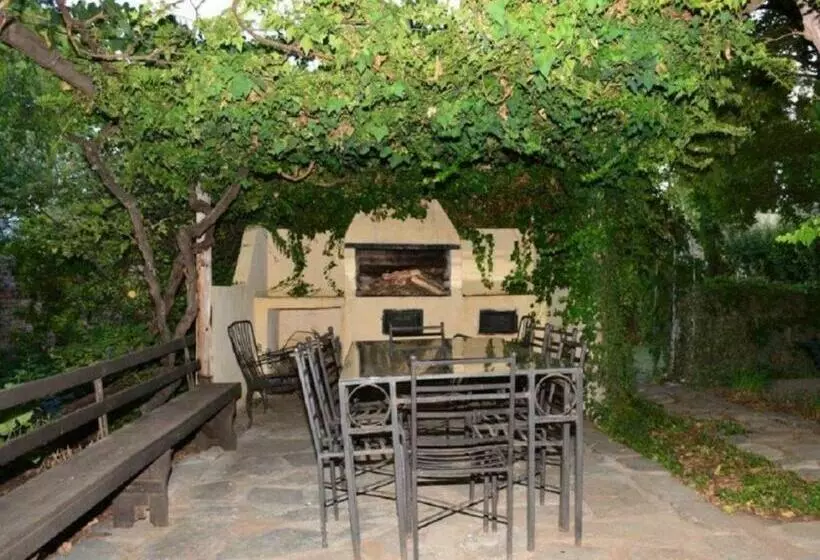 پانسیون Cypress Cottage