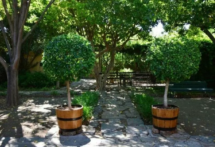 پانسیون Cypress Cottage