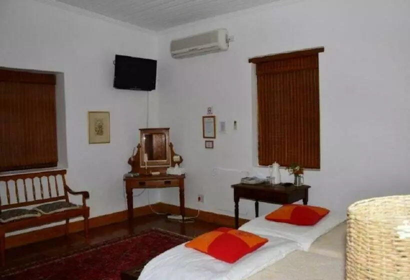 پانسیون Cypress Cottage