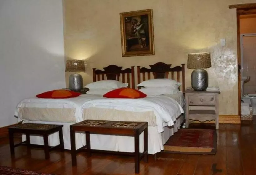 پانسیون Cypress Cottage