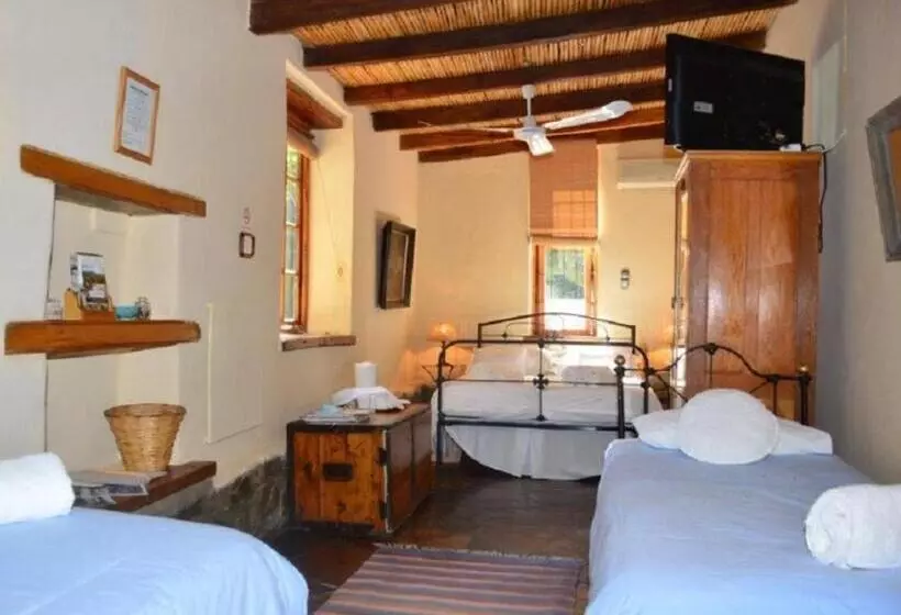 پانسیون Cypress Cottage