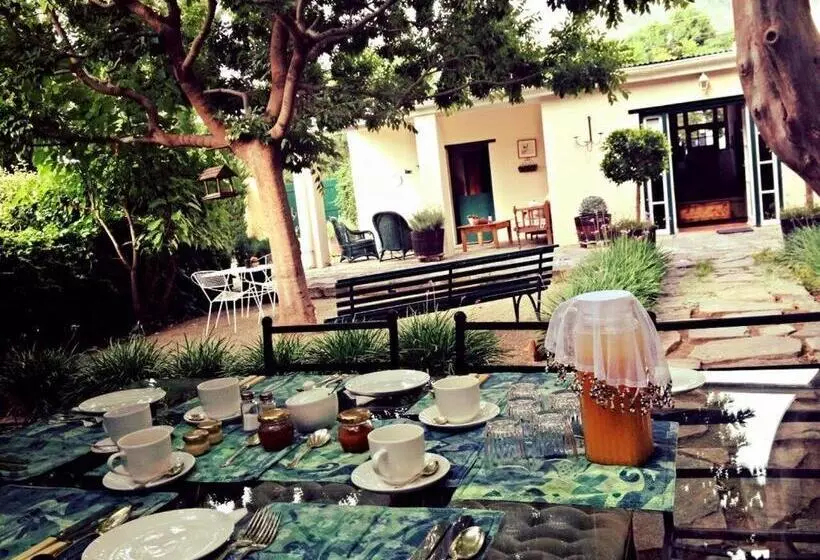 پانسیون Cypress Cottage