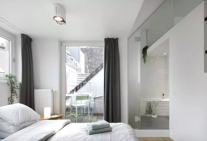 پانسیون Loftsuite