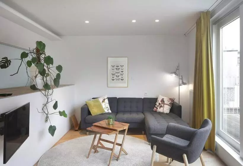 پانسیون Loftsuite