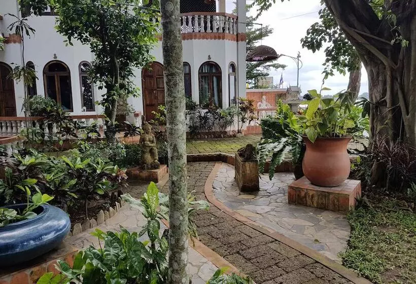 ペンション Mut Mee Garden Guest House