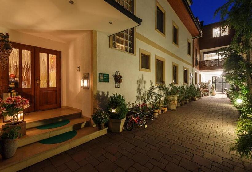 Pension Julia & Haus Elisabeth   Wallner S Hofheuriger & Weinhof