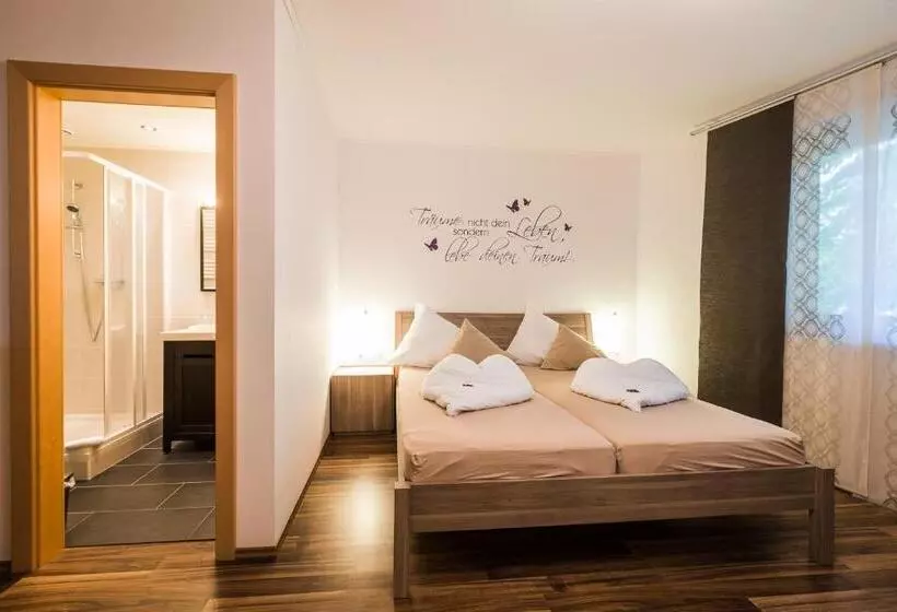 Pension Julia & Haus Elisabeth Wallner S Hofheuriger & Weinhof