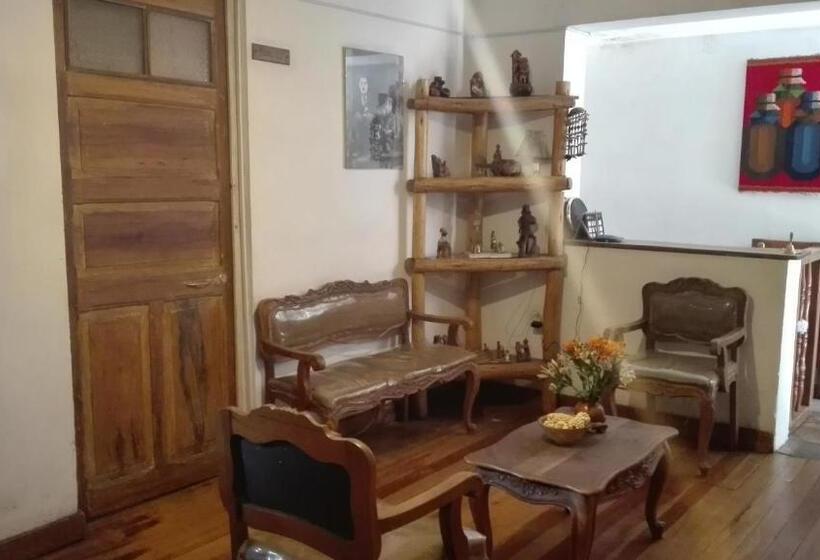 فندق صغير Posada Junco Y Capuli