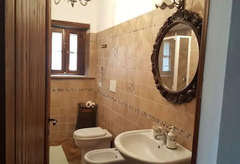 Hotelli Agriturismo Castello Delle Fornaci   Private Jacuzzi