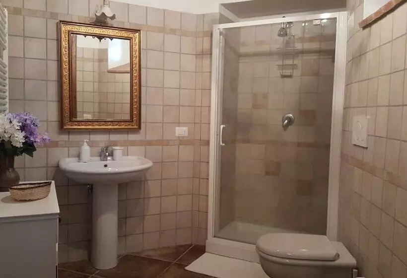 Hotelli Agriturismo Castello Delle Fornaci   Private Jacuzzi