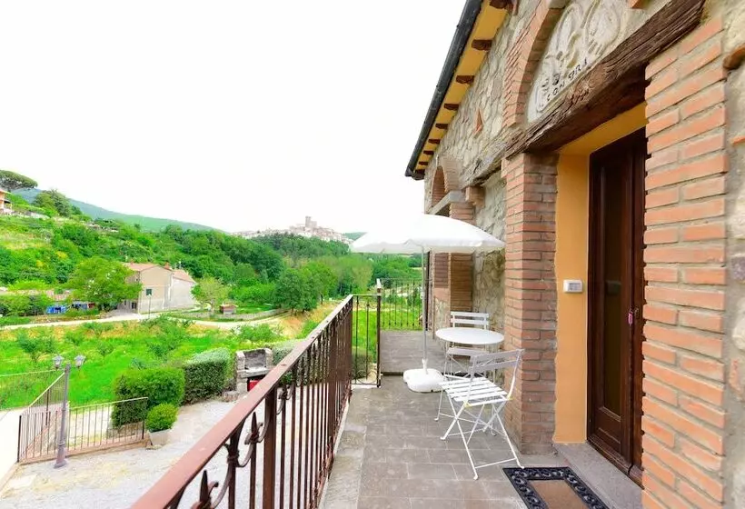 Hotelli Agriturismo Castello Delle Fornaci   Private Jacuzzi