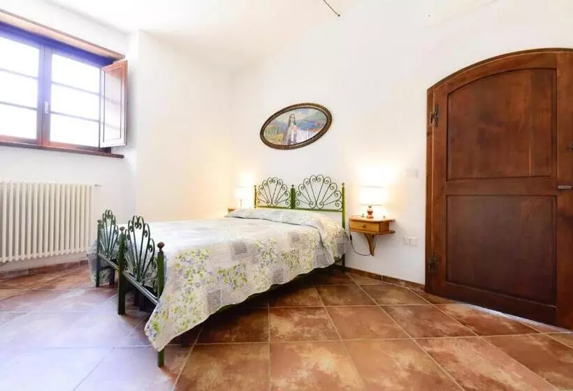 Hotelli Agriturismo Castello Delle Fornaci   Private Jacuzzi