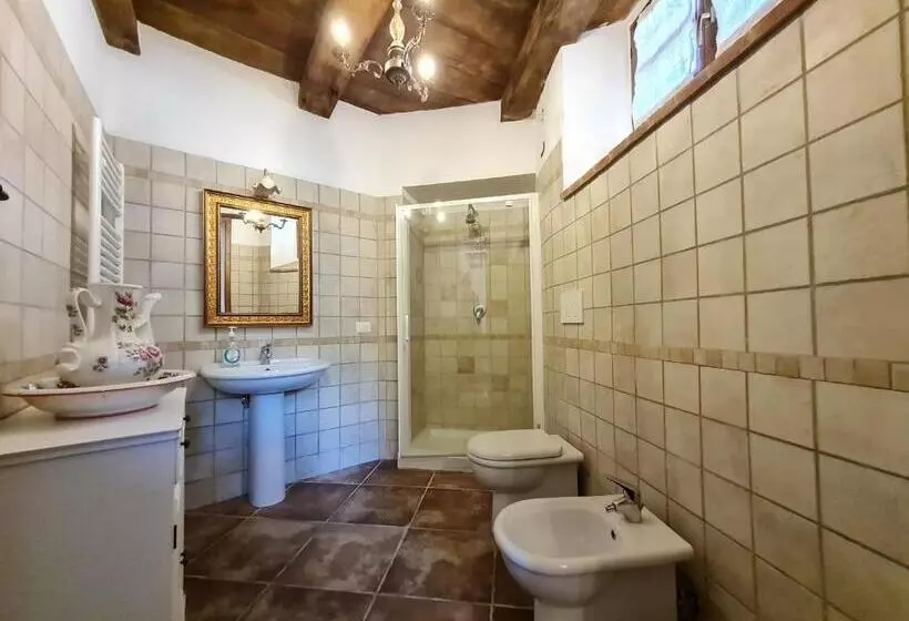 Hotelli Agriturismo Castello Delle Fornaci   Private Jacuzzi