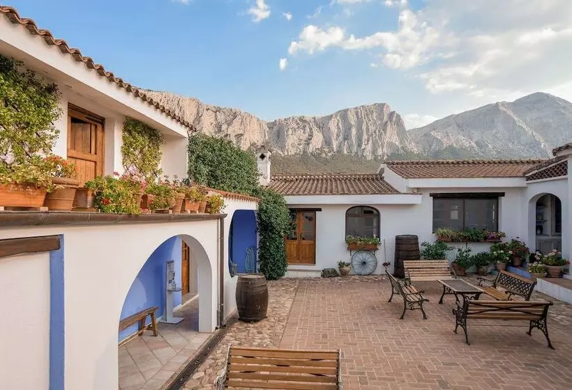 ホテル Agriturismo Guthiddai