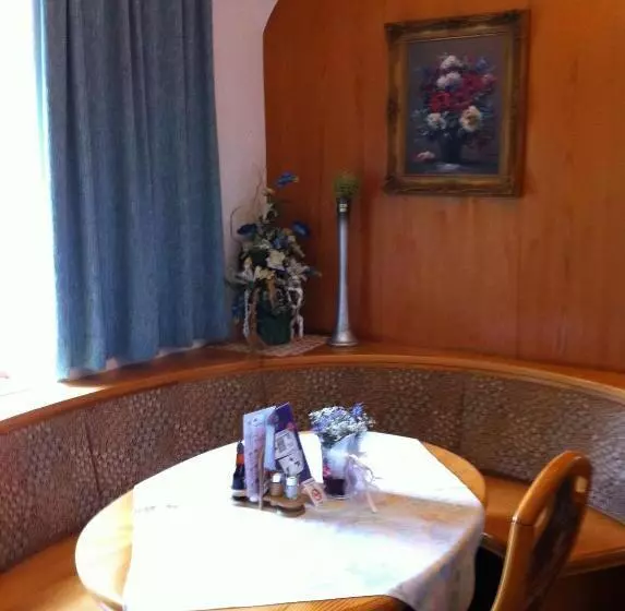 ユースホステル Maurer Gasthof Vinothek