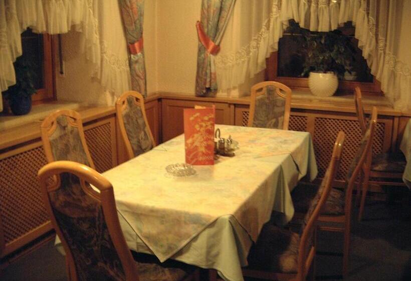 호스텔 Maurer Gasthof Vinothek